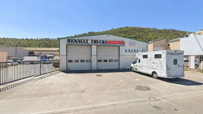 Vue de la rue devant SAUVI - Renault Trucks St-Maximin, Saint-Maximin-la-Sainte-Baume