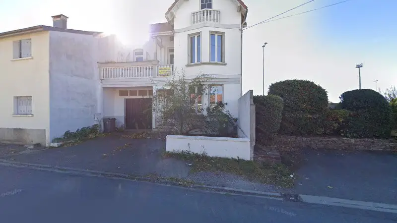 Vue de la rue devant Carrosserie Chauvet, Montréjeau