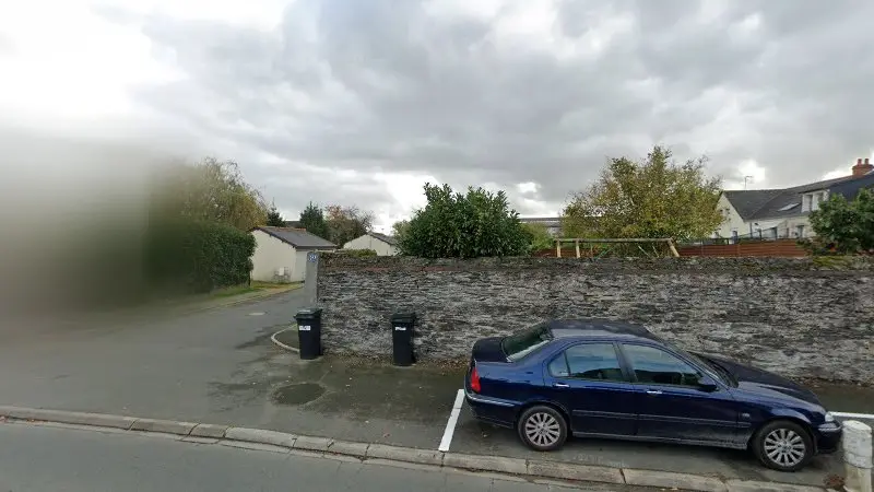 Vue de la rue devant Etablissement Siège social LN AUTO/MOTO NEGOCE MATHIEU LOURMIERES, Les Ponts-de-Cé