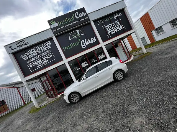 Photo publiée sur la fiche Google de Institut'glass changement de pare brise redon / Institut'car lavage de voiture, Redon