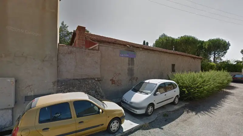 Vue de la rue devant Garage GARREAU, Saint-Bauzille-de-la-Sylve