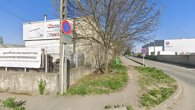 Vue de la rue devant Controle-injecteur, Villeneuve-le-Roi