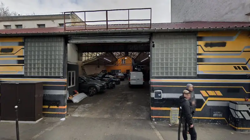 Vue de la rue devant Garage autolego, Ivry-sur-Seine