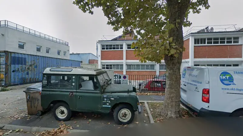 Vue de la rue devant ANYCARS, Villeneuve-la-Garenne