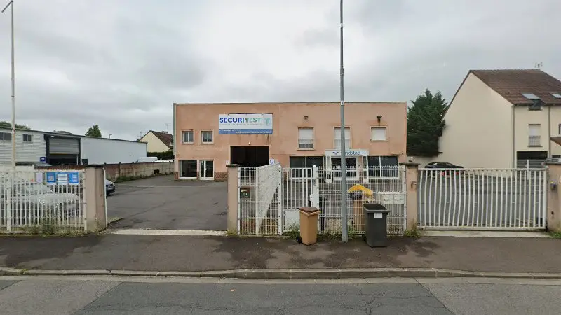 Vue de la rue devant MECAM - Cabinet d'expertise automobiles MORENO, Gretz-Armainvilliers