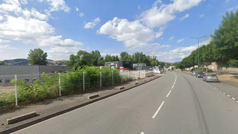 Vue de la rue devant Garage Avatacar La Talaudière, La Talaudière