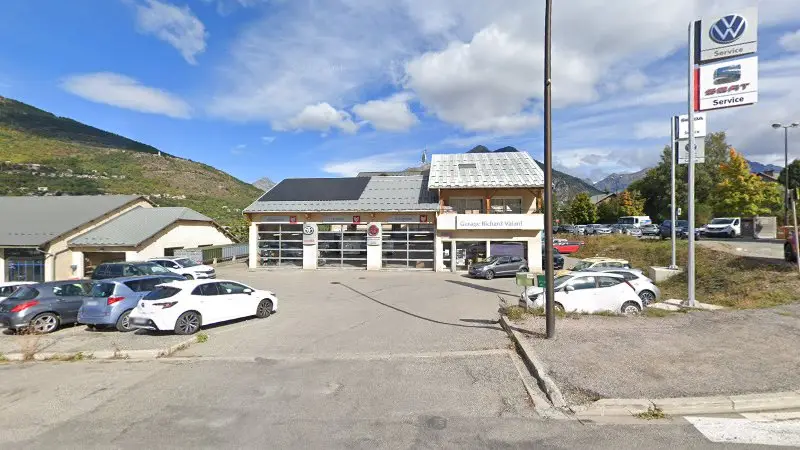 Vue de la rue devant Škoda Volkswagen VAIANI RICHARD, Villar-Saint-Pancrace