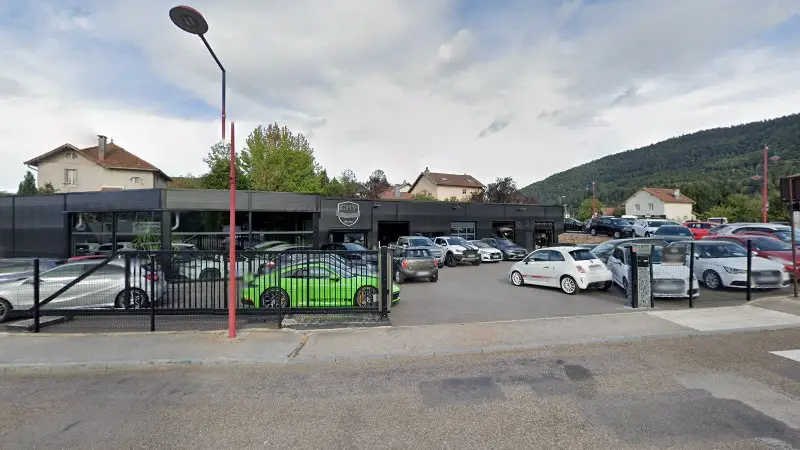 Vue de la rue devant Garage Votr'auto, Saint-Étienne-lès-Remiremont