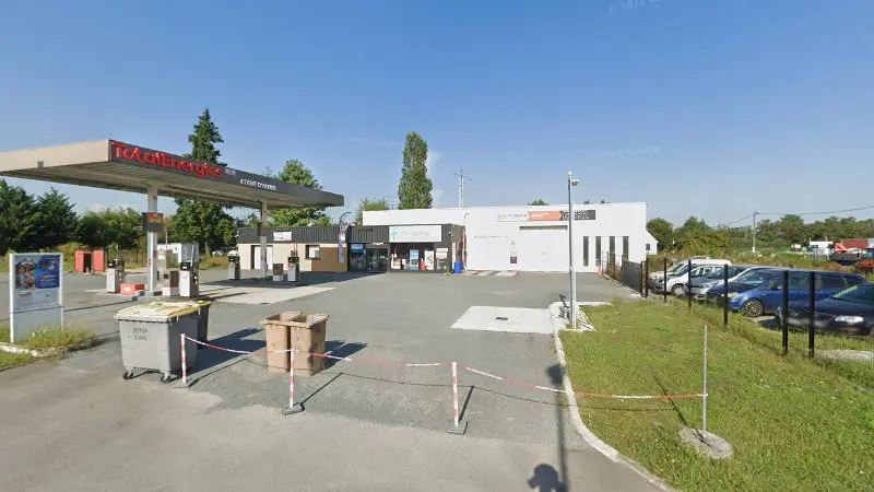 Vue de la rue devant Euro Repar, Cosne-d'Allier