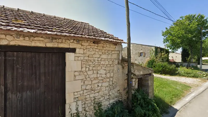 Vue de la rue devant Poitevin Luc, Montpellier-de-Médillan