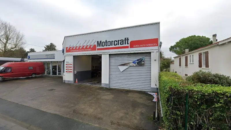 Vue de la rue devant Motocraft Ford Service, Aigrefeuille-d'Aunis