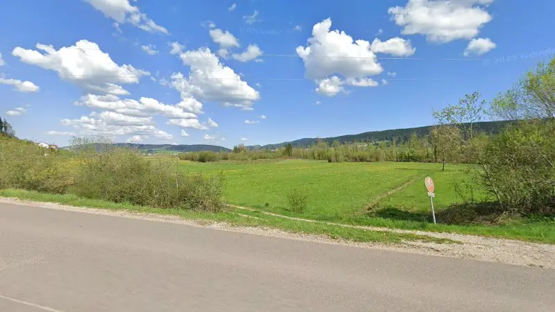 Vue de la rue devant Sarl Acacias, Grand'Combe-Châteleu