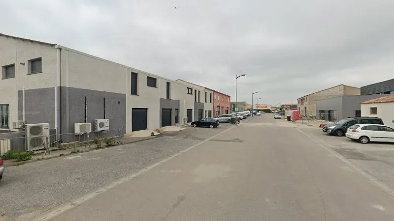 Vue de la rue devant DEKRA Technical Inspection Center, Sainte-Marie-la-Mer
