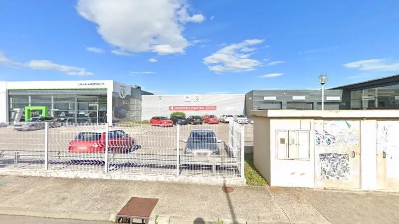 Vue de la rue devant Skoda Service at SAPHIR AUTOMOBILES SA, Lattes