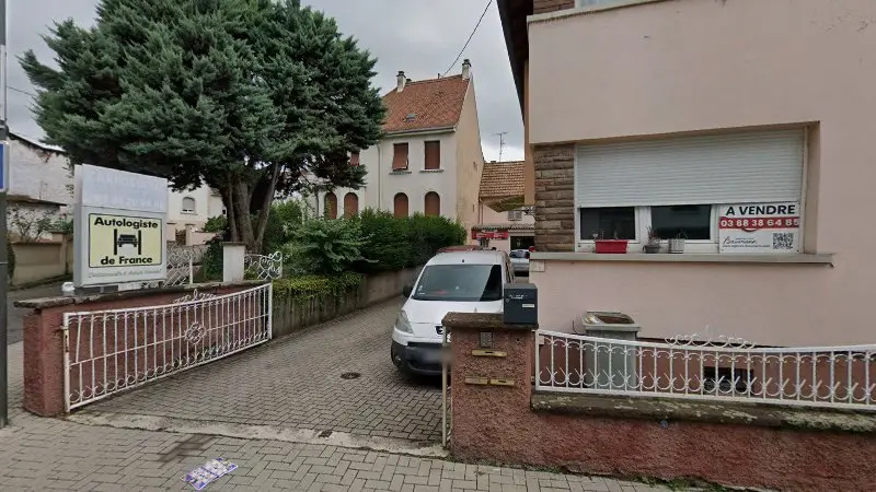 Vue de la rue devant Carrosserie hoenheim, Hœnheim