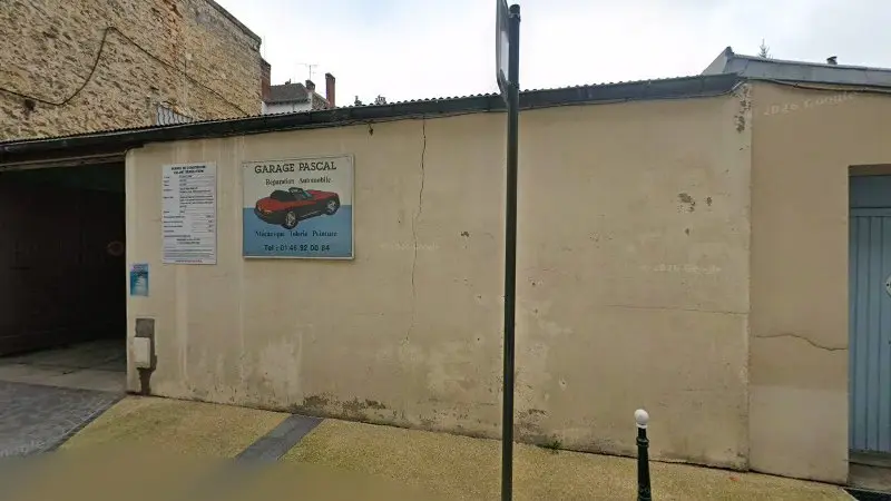 Vue de la rue devant Carrosserie Rios, Puteaux