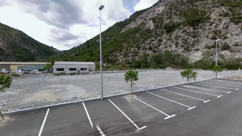 Vue de la rue devant Garage Motor's 04, Entrevaux