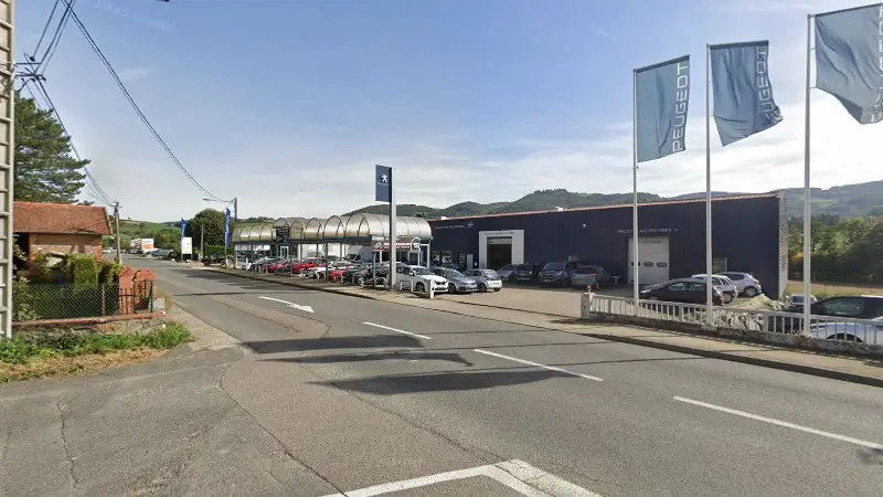 Vue de la rue devant Garage des Rossandes, Sainte-Foy-l'Argentière