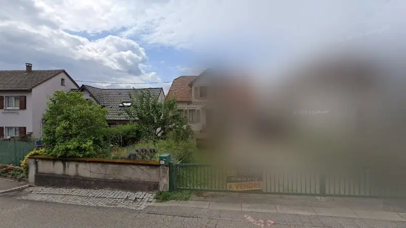 Vue de la rue devant Brosserie Charles Sontag, Niederhaslach