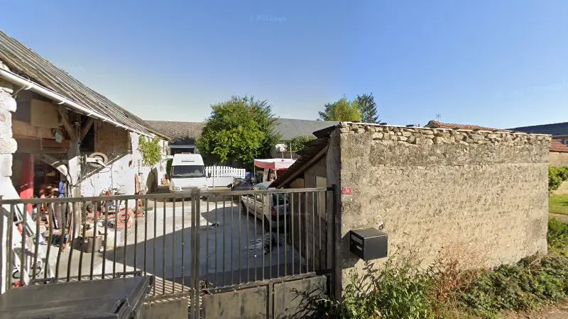 Vue de la rue devant Garage Avatacar Pithiviers-Le-Vieil, Pithiviers-le-Vieil