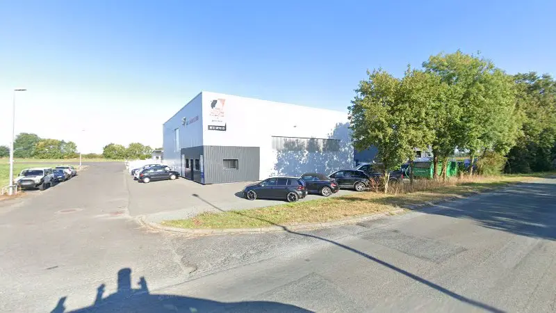Vue de la rue devant ABC CARROSSERIE, Montréverd