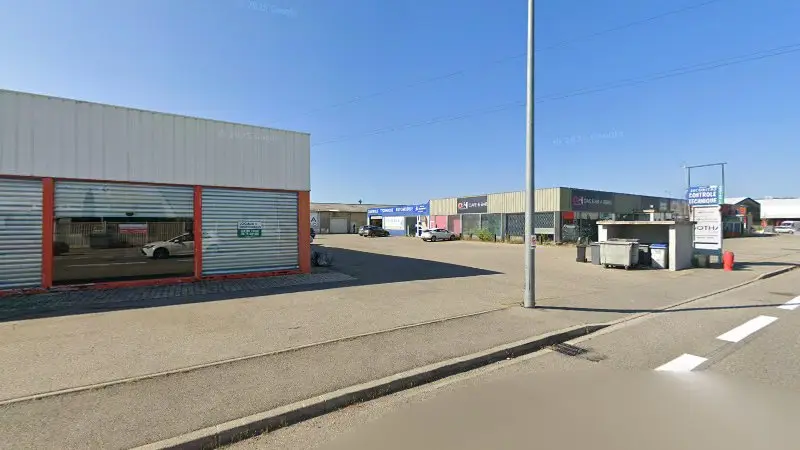 Vue de la rue devant Autosecuritas Sola Sarl Autosecuritas, Valence
