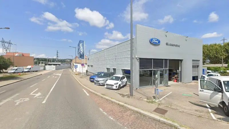 Vue de la rue devant FORD-GL AUTOMOTIVE, Oullins-Pierre-Bénite