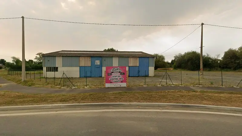 Vue de la rue devant Garage Carluer Père et Fils, Ploufragan