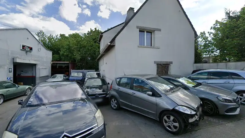 Vue de la rue devant Garage Vinhais et Fils, Corbeil-Essonnes