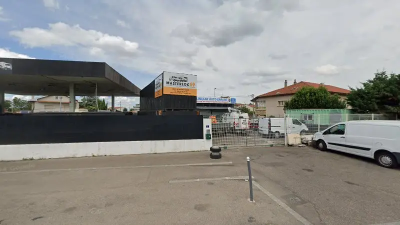 Vue de la rue devant Kilinclar Auto Garage, Vénissieux