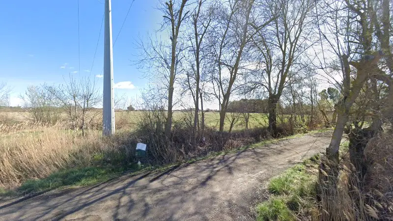 Vue de la rue devant Europ Garage père et fils, Portiragnes