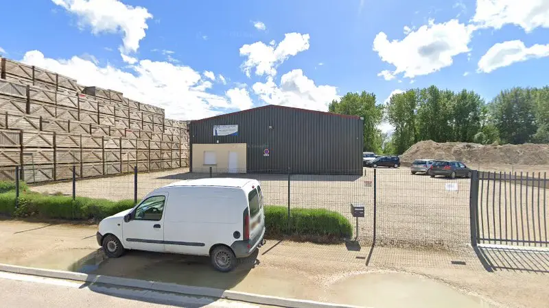Vue de la rue devant Garage Hoekman, Nogent-sur-Seine