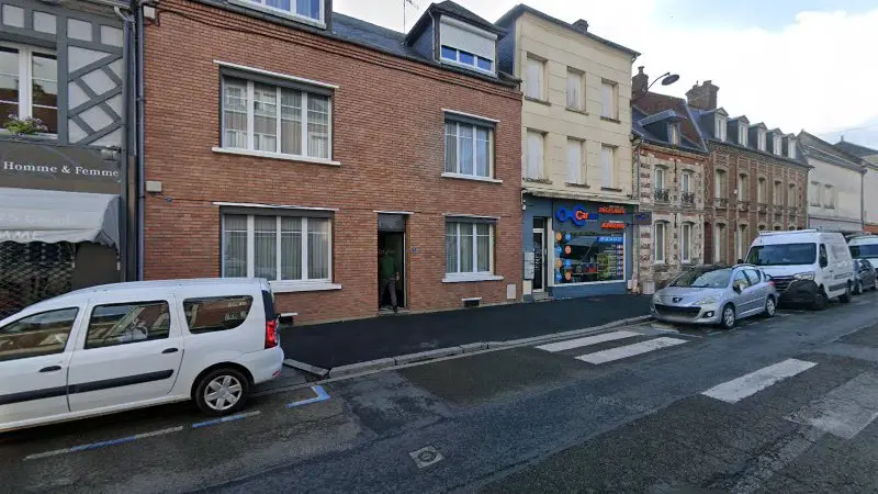 Vue de la rue devant Caruso Grandvilliers, Grandvilliers