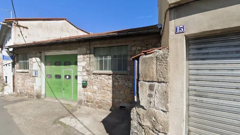 Vue de la rue devant AS Autosécurité Contrôle Technique LE PUY EN VELAY - CENTRE, Le Puy-en-Velay