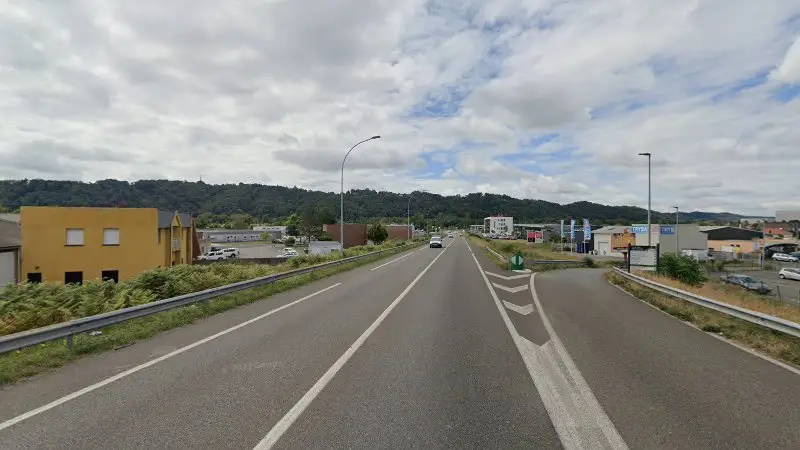 Vue de la rue devant Carrosserie AD, Billère