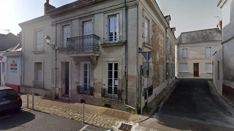 Vue de la rue devant Garage Lequeux AUTOPRIMO, Jarzé Villages