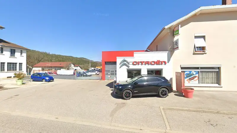 Vue de la rue devant Citroen Crausaz Père et fils, Nurieux-Volognat