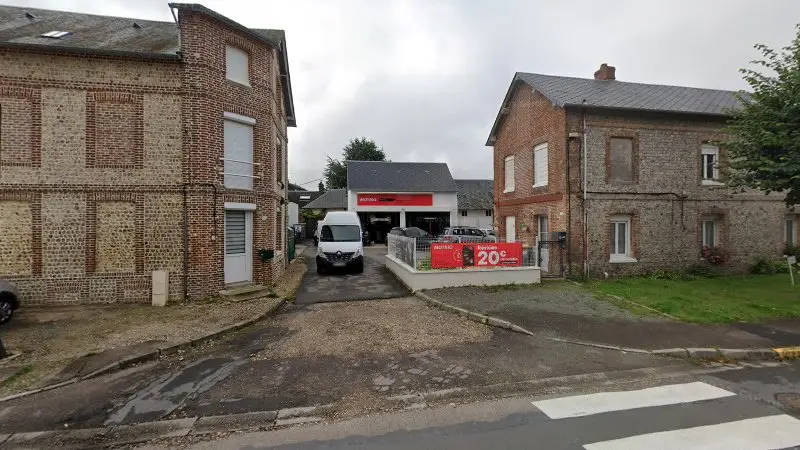 Vue de la rue devant Garage Gomont - MOTRIO, Sassetot-le-Mauconduit