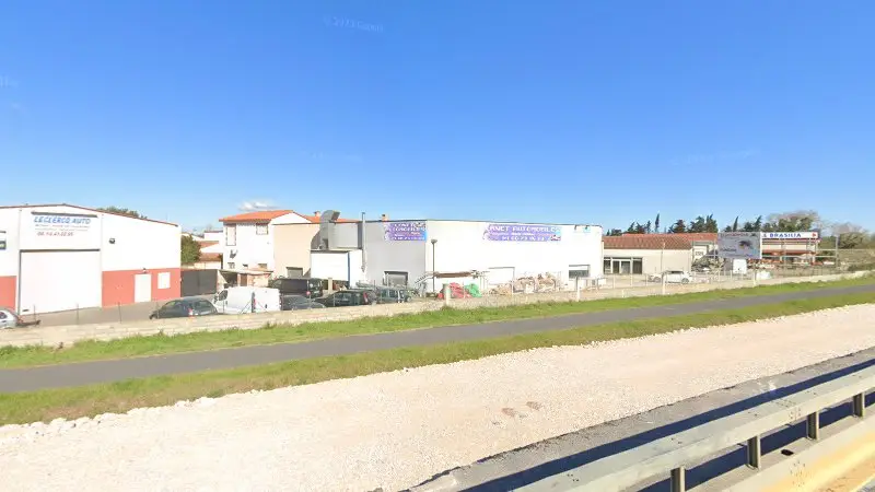 Vue de la rue devant Canet Automobile, Canet-en-Roussillon