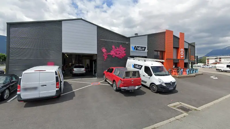 Vue de la rue devant Carrosserie Billon - Motrio, La Motte-Servolex