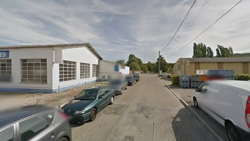 Vue de la rue devant AXIAL - BELLET AUTOMOBILES, Bourgoin-Jallieu
