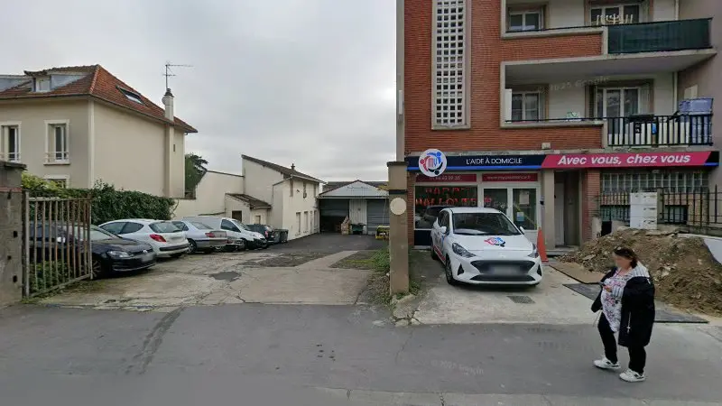 Vue de la rue devant Societe Europeenne de Distribution, Rosny-sous-Bois