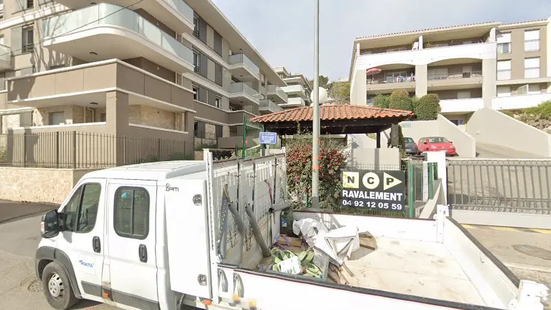 Vue de la rue devant Euro Camping-car, Mougins
