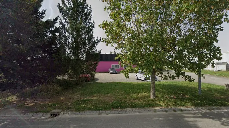 Vue de la rue devant Avatacar, Neuville-aux-Bois