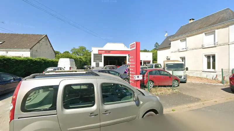 Vue de la rue devant SAS Xavier Automobiles - Motrio, Authon