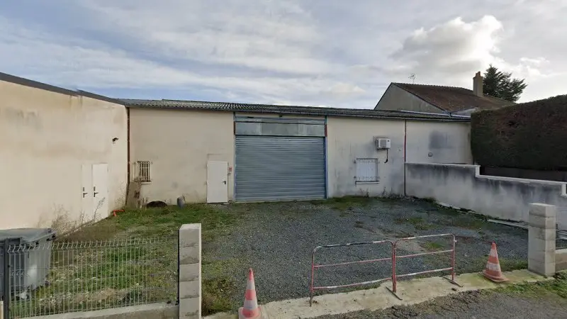 Vue de la rue devant France Pare-Brise - Chez JI Automobiles Services, La Ville-aux-Dames