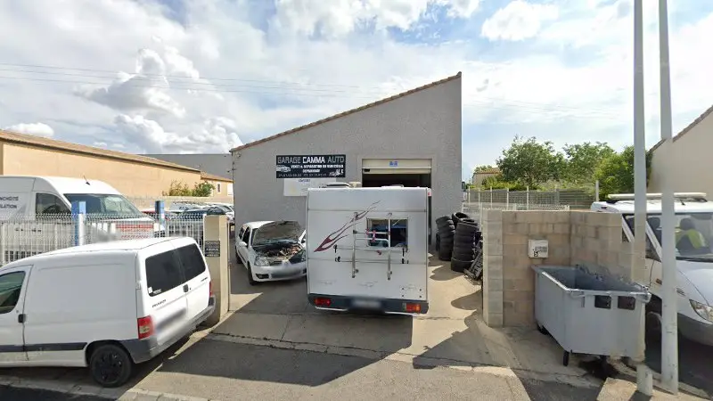 Vue de la rue devant Garage gamma, Cazouls-lès-Béziers