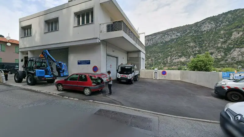 Vue de la rue devant REVEL EUROMASTER, Gilette