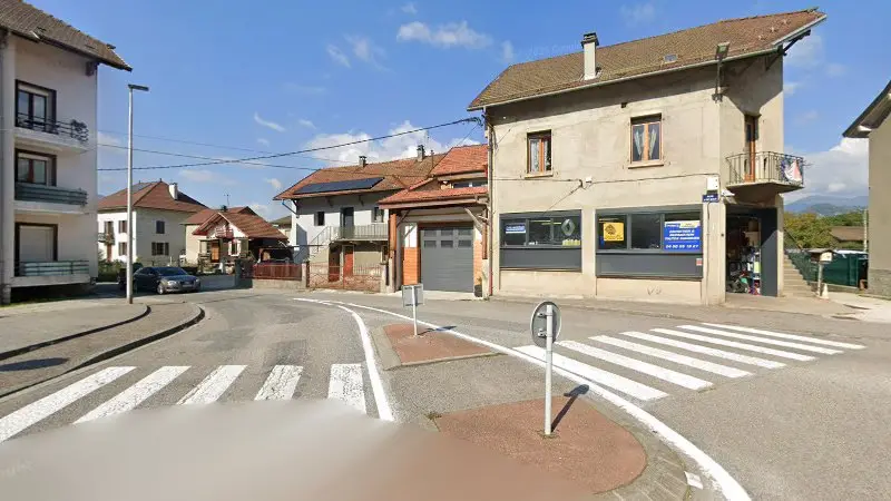 Vue de la rue devant GARAGE PREMIER - FAB GARAGE, Scionzier