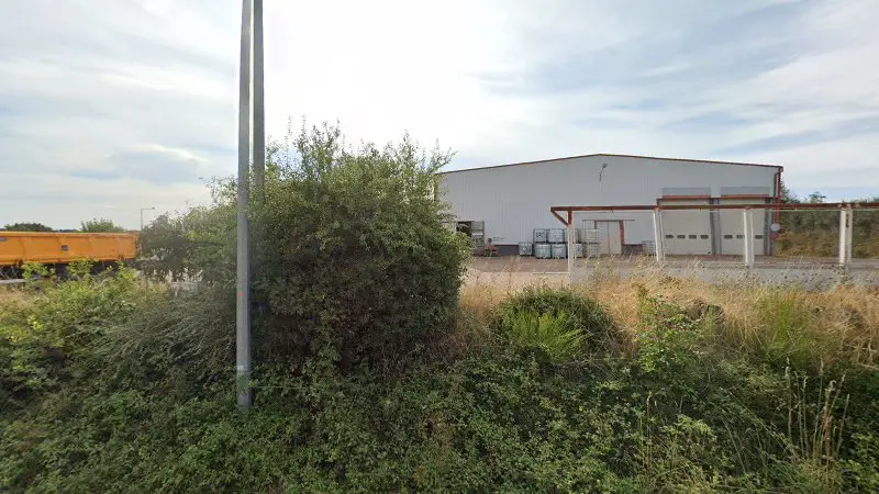 Vue de la rue devant Bernard Trucks La Clayette, Varennes-sous-Dun
